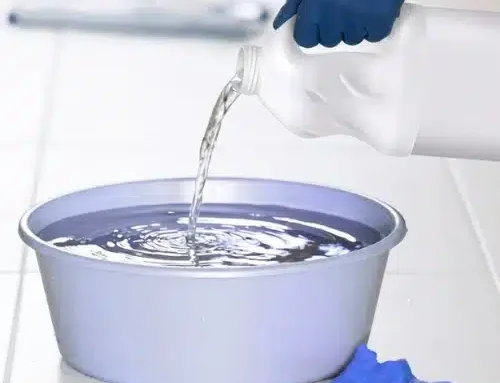 Cloro vs. água sanitária: diferenças, riscos e alternativas seguras